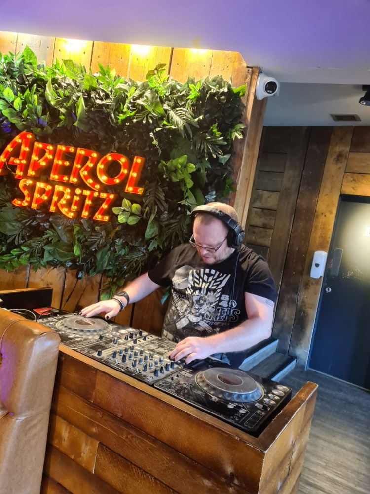carlos the dj