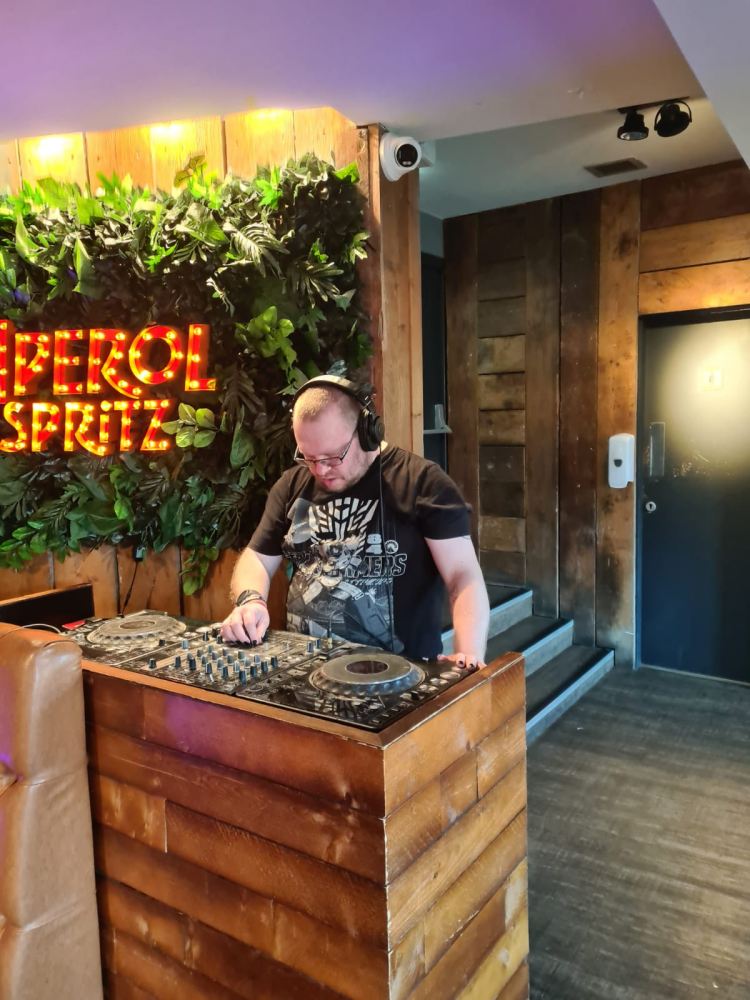 carlos the dj